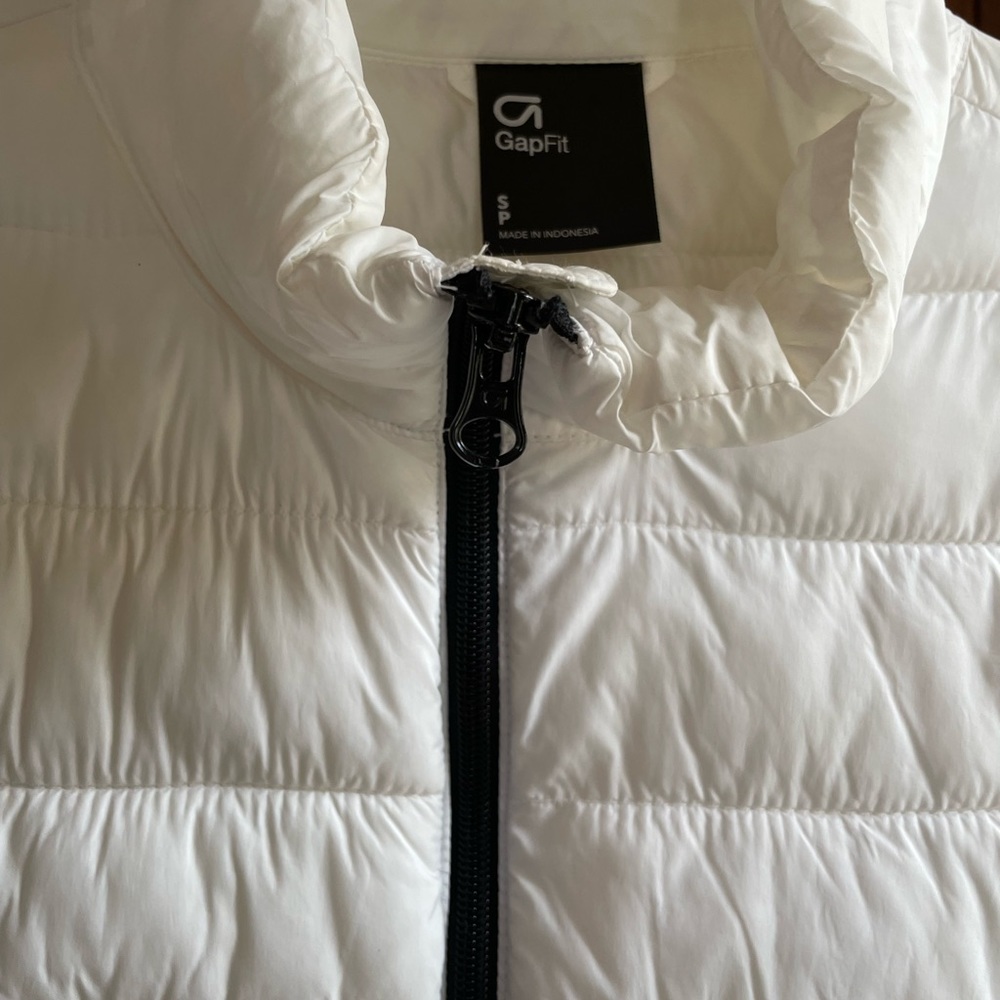 Gap GAPFIT Lightweight Half Zip Puffer jacket in Optic white Small - Picture 10 of 11